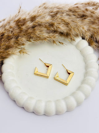 A Tale of Two Earrings: Why the Medusa Queen Combo is Your New Go-To