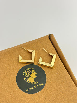 Queen Square Medusa Golden Earrings.
