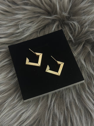 Queen Square Medusa Golden Earrings.